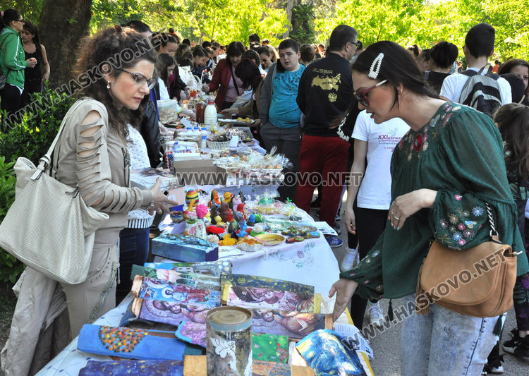 Талантите на "Климент" събират пари за интерактивна дъска