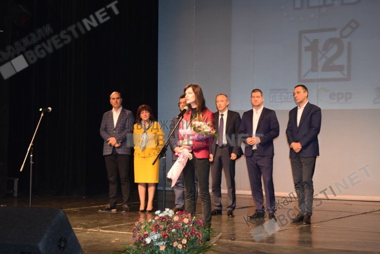 Мария Габриел в Кърджали:  ГЕРБ ще извади България от периферията на Европейския съюз