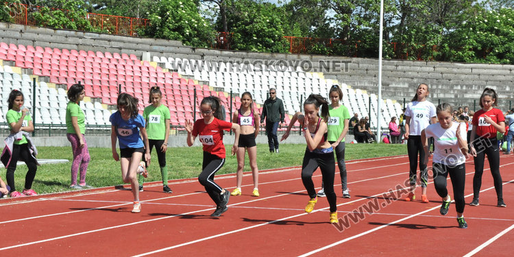 100 лекоатлети от 6 до 14 години на старта на стадион „Хасково“