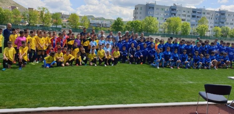 16 отбора участват в турнир по детски футбол в Момчилград