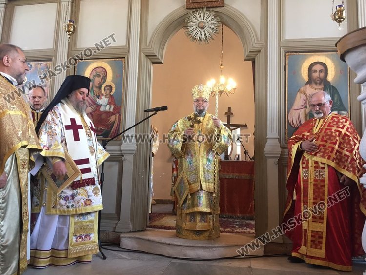 Старозагорският митрополит Киприян освети позлатения купол на църквата в Одрин