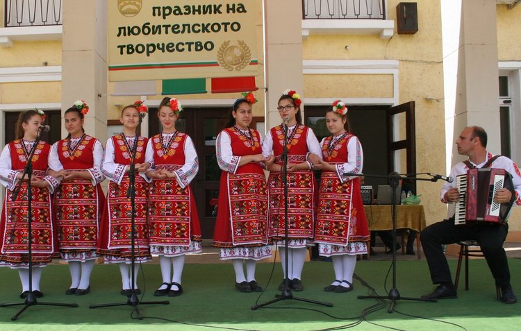 Дебърче с ръководител Ангел Ангелов