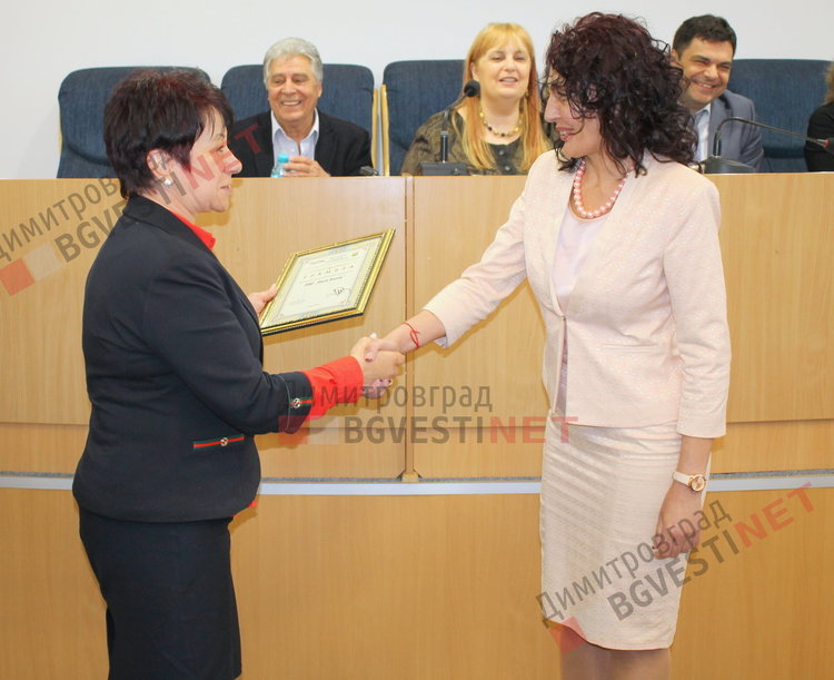 Илияна Славова директор на ПМГ „Иван Вазов“ и Христина Боева - началник на Регионалното управление на образованието в Хасково