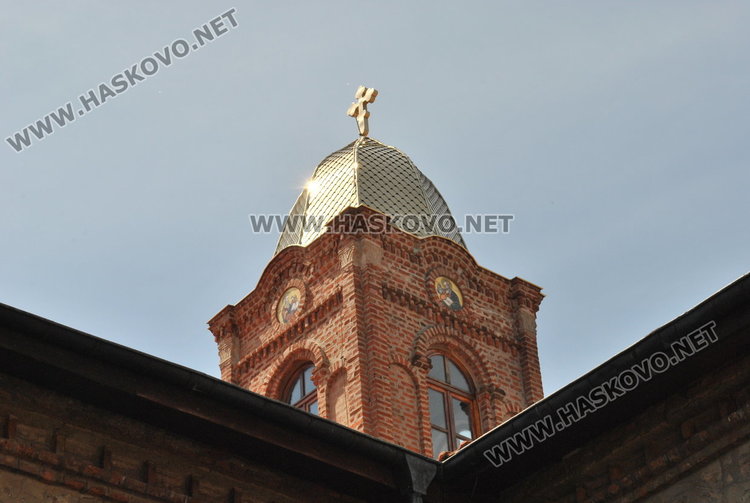 Старозагорският митрополит Киприян освети позлатения купол на църквата в Одрин