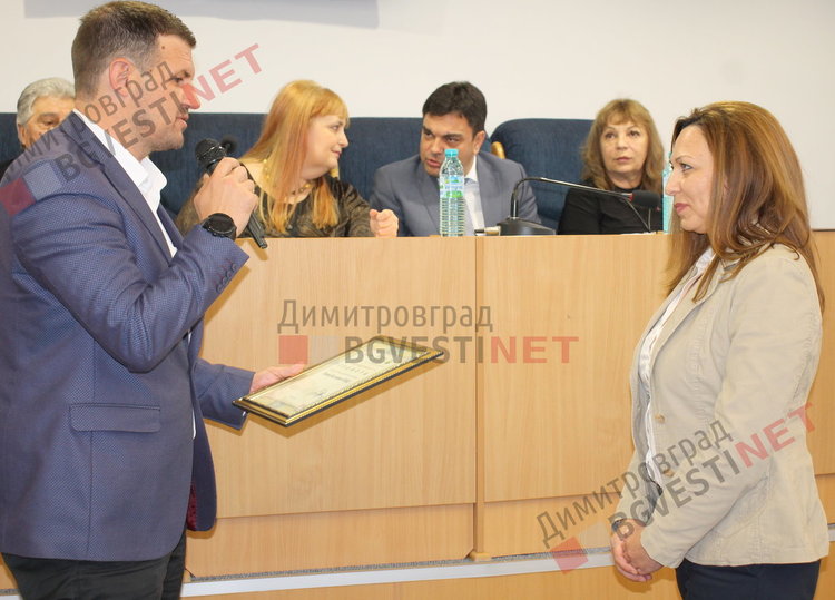  Областния управител Станислав Дечев и Радка Стойкова -  мениджър човешки ресурси в Язаки