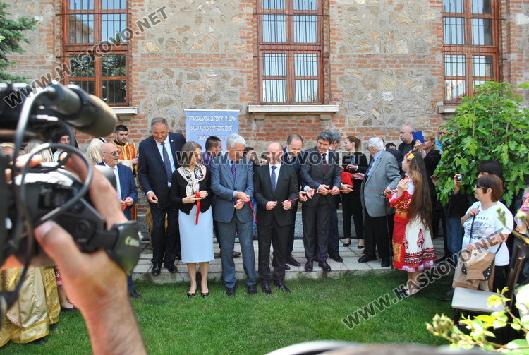 Старозагорският митрополит Киприян освети позлатения купол на църквата в Одрин