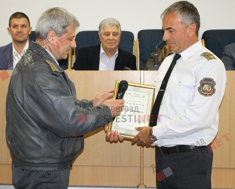 началникът на Противопожарна служба службата гл. инспектор Иван Пачов,