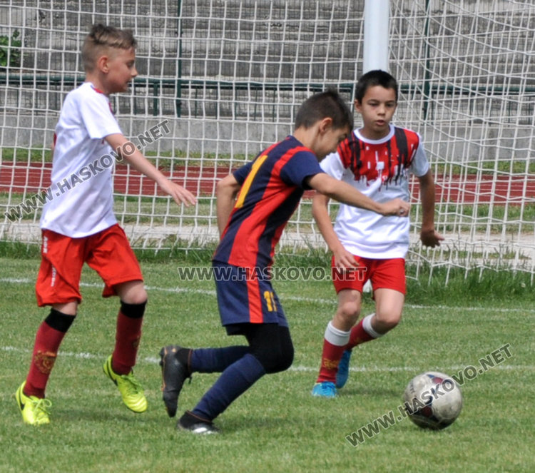 8 отбора от Хасковско във футболен турнир на стадиона на "Ямача"