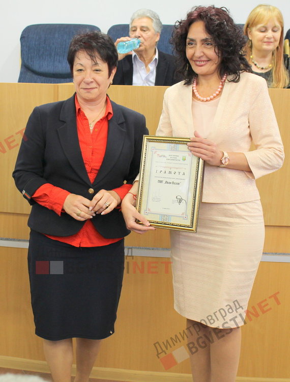 Илияна Славова директор на ПМГ „Иван Вазов“ и Христина Боева - началник на Регионалното управление на образованието в Хасково