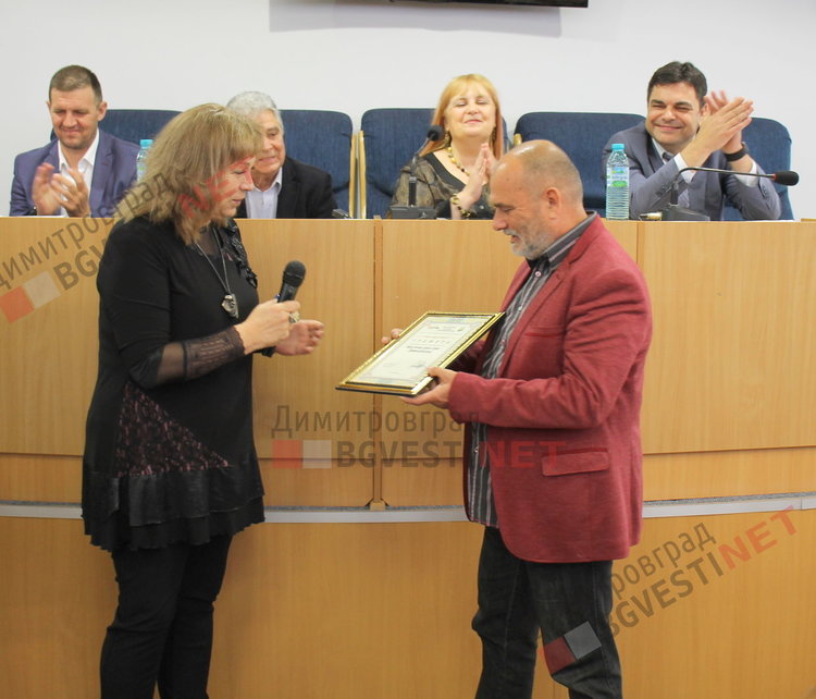  ръководителят на Акустично джаз трио – Димитровград -  Димитър Русев