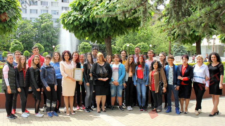 ПМГ „Иван Вазов“ наградени в категория „Образование“