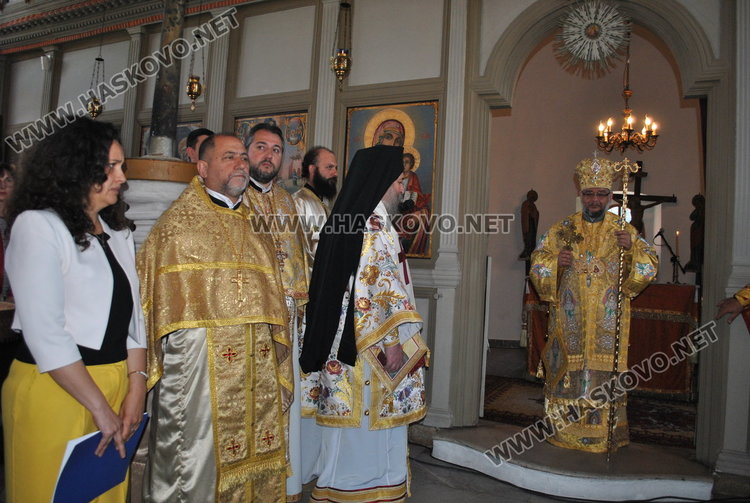 Старозагорският митрополит Киприян освети позлатения купол на църквата в Одрин
