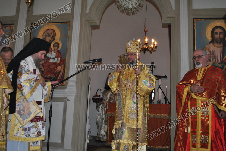 Старозагорският митрополит Киприян освети позлатения купол на църквата в Одрин