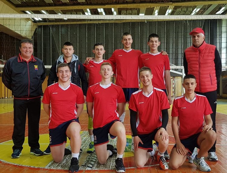 Волейболистите на „Славейков“ на полуфинали на Националните ученически игри по волейбол