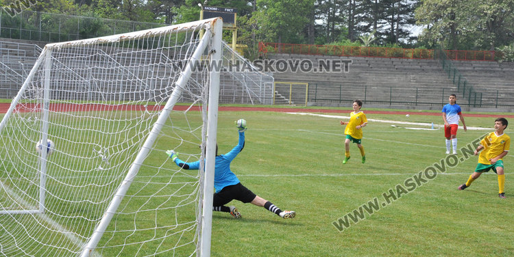 8 отбора от Хасковско във футболен турнир на стадиона на "Ямача"