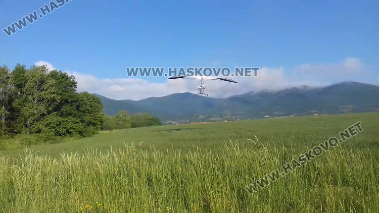 Стопани от Спахиево притеснени за пчелините заради фантомно пръскане от въздуха /видео/