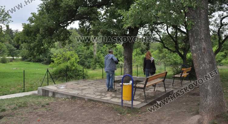 Кучешките площадки в Хасково във фекалии, достъпът проблемен