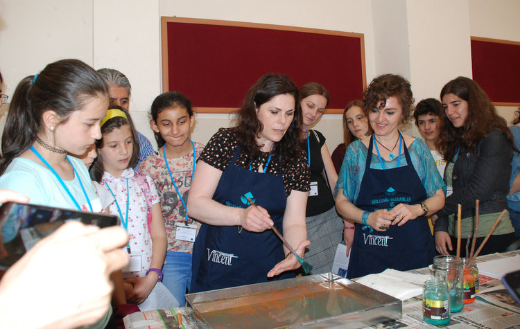 Деца от „Смирненски“ на международен поетичен фестивал в Анкара