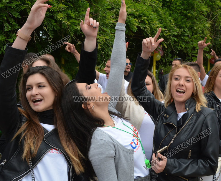 В Царската гимназия връчиха две награди „Достоен Асеновец“