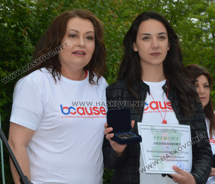 В Царската гимназия връчиха две награди „Достоен Асеновец“