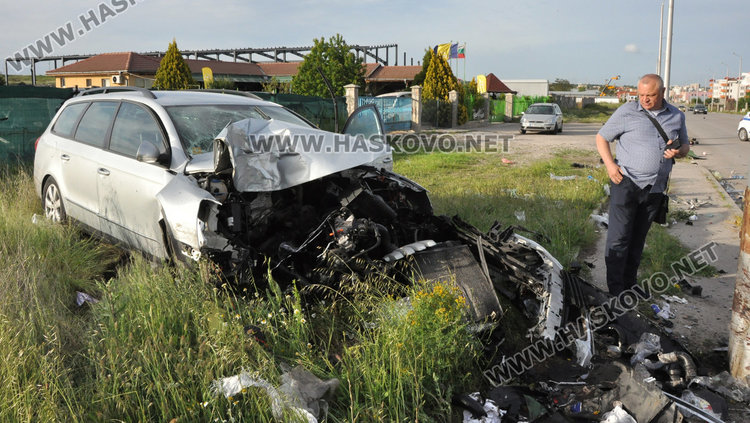 Пасат се разби между Бадема и Болярово, жена е в болница