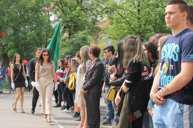 54 зрелостници изпрати Езиковата гимназия в Димитровград 