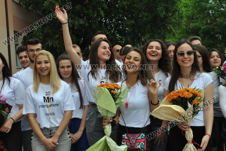 Випуск 2019-та на ПМГ си тръгва от училище с благотворителна кауза