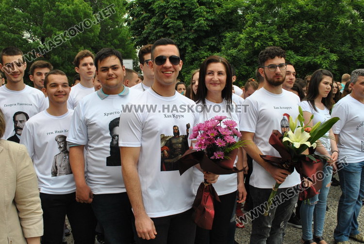 Випуск 2019-та на ПМГ си тръгва от училище с благотворителна кауза