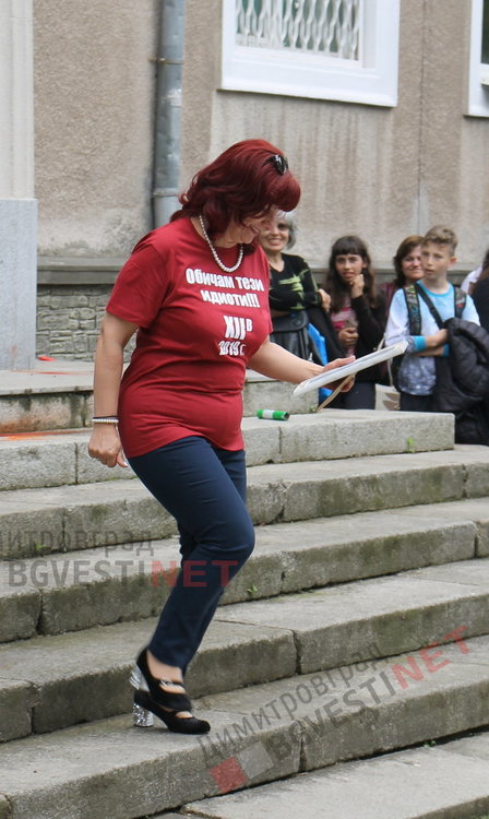  Вазовци изпратиха своите абитуриенти с цветове и звуци