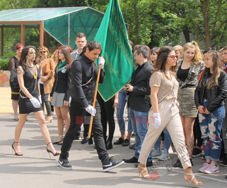 54 зрелостници изпрати Езиковата гимназия в Димитровград 