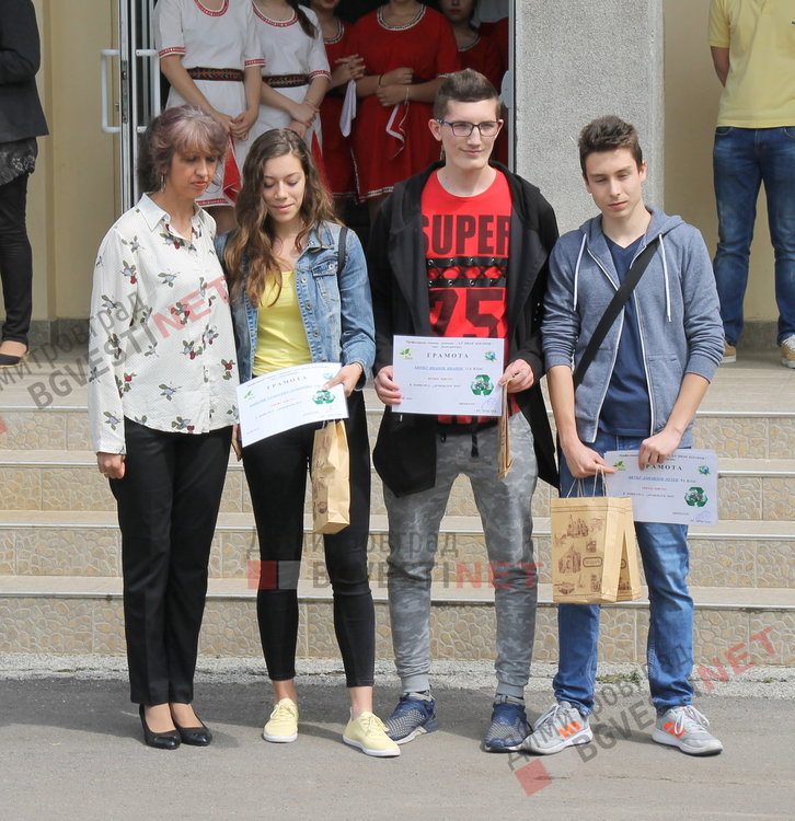 54 зрелостници изпрати Езиковата гимназия в Димитровград 