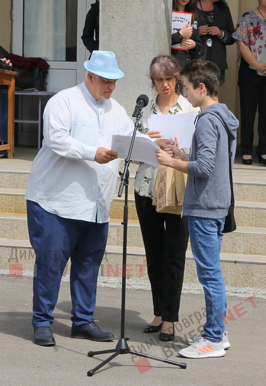 54 зрелостници изпрати Езиковата гимназия в Димитровград 