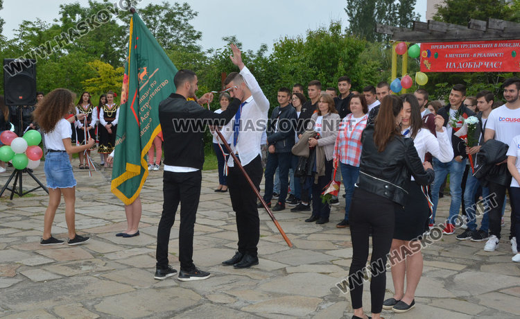 В Царската гимназия връчиха две награди „Достоен Асеновец“