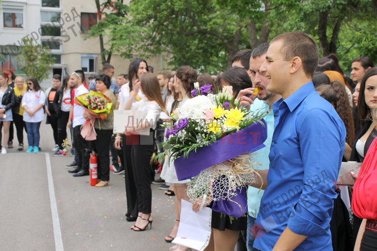 54 зрелостници изпрати Езиковата гимназия в Димитровград 