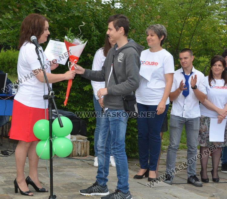 В Царската гимназия връчиха две награди „Достоен Асеновец“