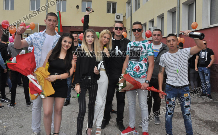 Последният звънец удари за 123-ма в Гимназията по туризъм в Хасково