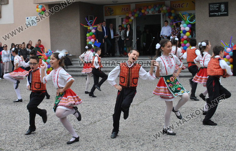 Випуск 2019-та на ПМГ си тръгва от училище с благотворителна кауза