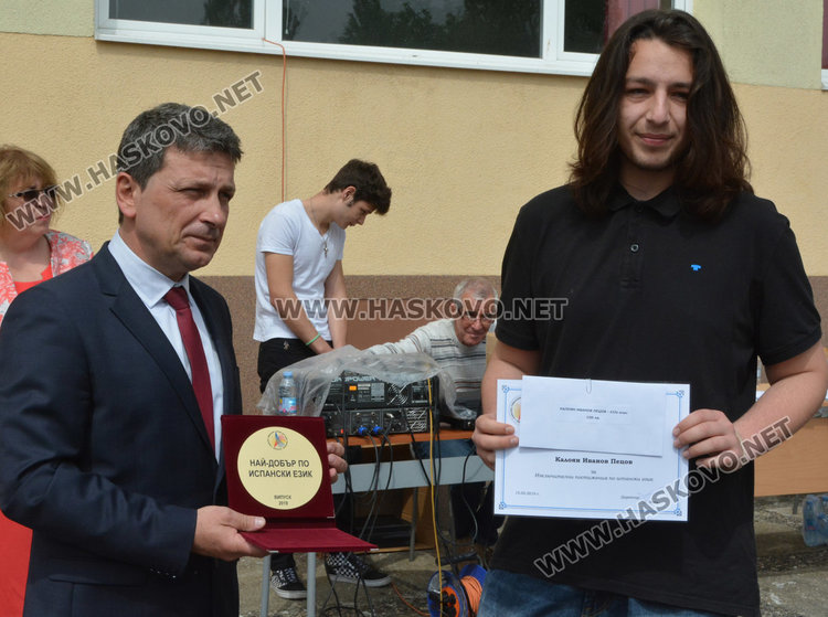 Випуск 2019 на Езиковата: Където и да пътувате, връщайте се тук, защото промяната започва от нас!