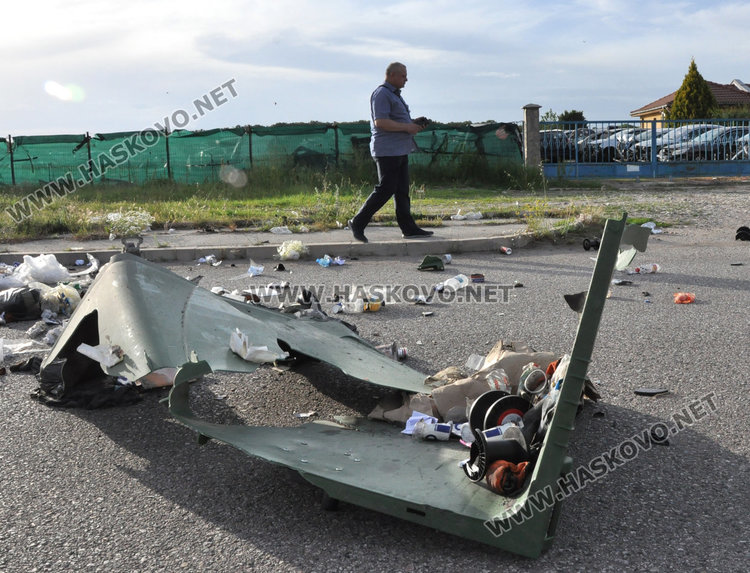 Пасат се разби между Бадема и Болярово, жена е в болница