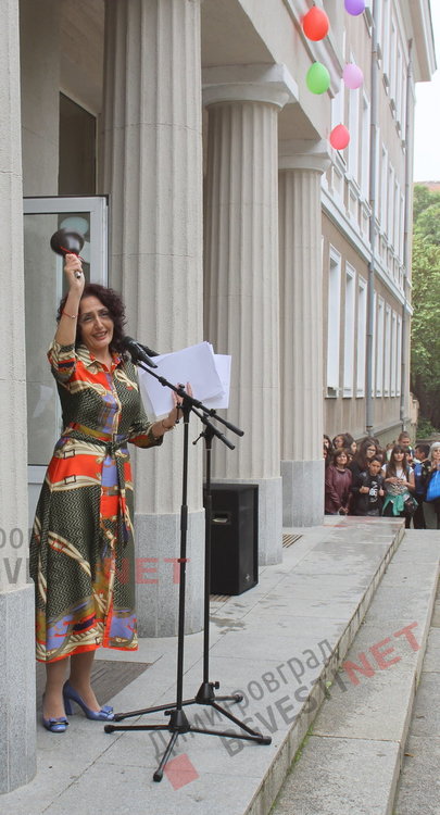  Вазовци изпратиха своите абитуриенти с цветове и звуци