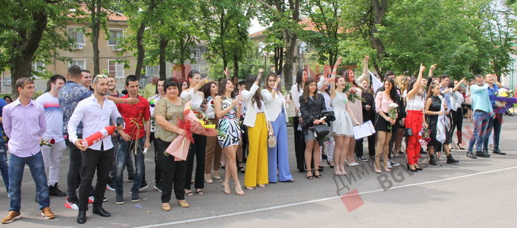 54 зрелостници изпрати Езиковата гимназия в Димитровград 