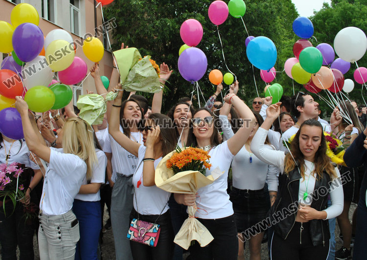 Випуск 2019-та на ПМГ си тръгва от училище с благотворителна кауза