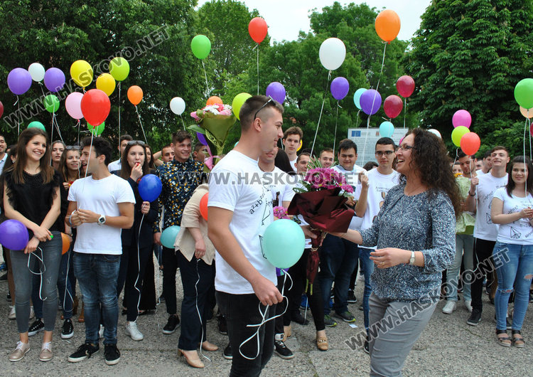 Випуск 2019-та на ПМГ си тръгва от училище с благотворителна кауза