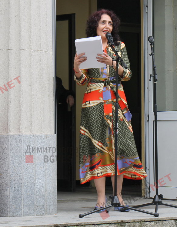  Вазовци изпратиха своите абитуриенти с цветове и звуци