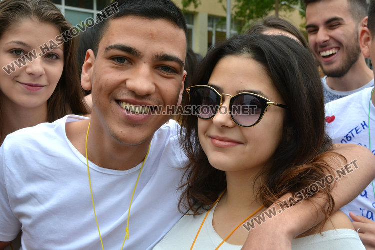 Випуск 2019 на Езиковата: Където и да пътувате, връщайте се тук, защото промяната започва от нас!