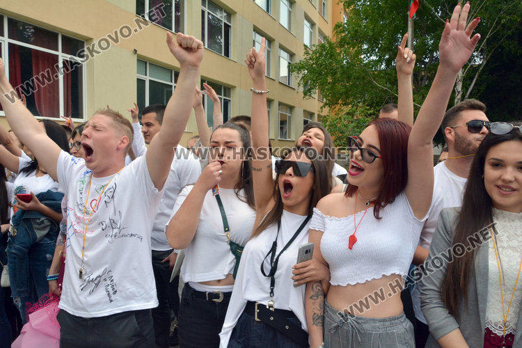 Випуск 2019 на Езиковата: Където и да пътувате, връщайте се тук, защото промяната започва от нас!