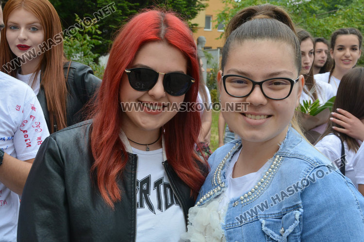 Випуск 2019 на Езиковата: Където и да пътувате, връщайте се тук, защото промяната започва от нас!