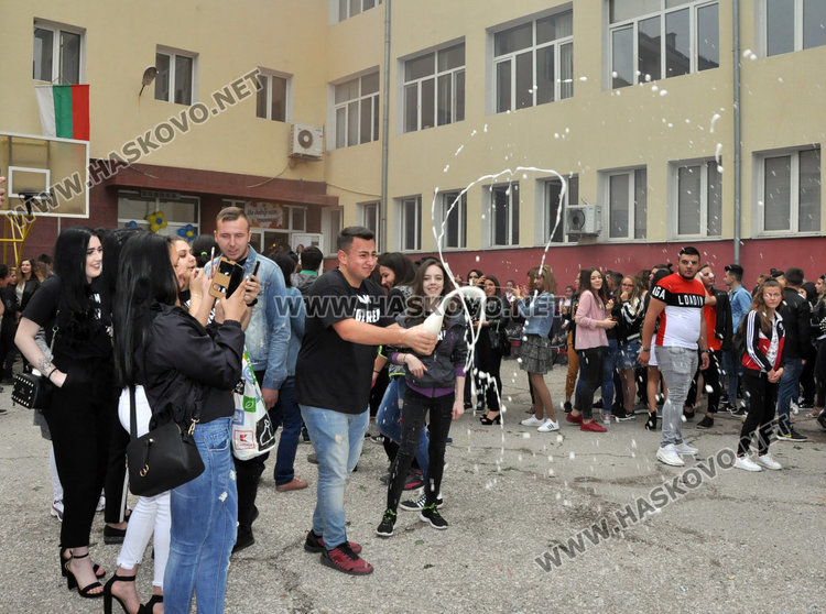 Последният звънец удари за 123-ма в Гимназията по туризъм в Хасково