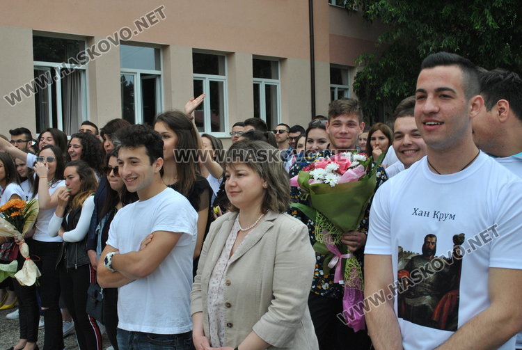 Випуск 2019-та на ПМГ си тръгва от училище с благотворителна кауза