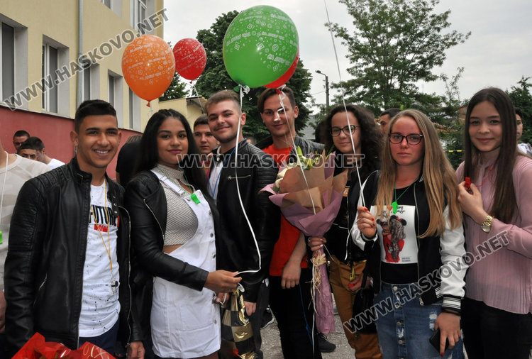 Последният звънец удари за 123-ма в Гимназията по туризъм в Хасково